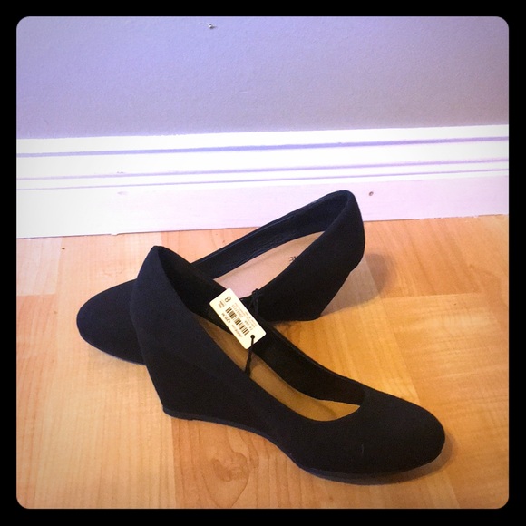 Size 8, suede, black wedges. - Picture 1 of 2